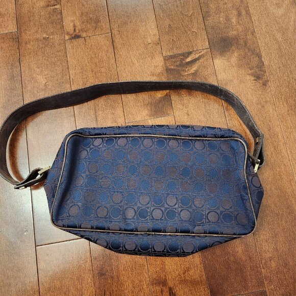 Salvatore Ferragamo Gancini shoulder bag - Picture 5 of 14